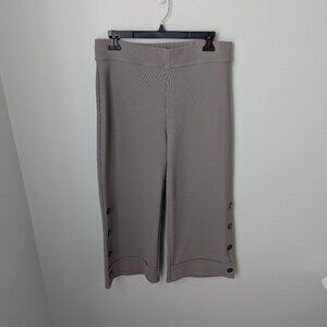 NWT Damee, Inc. Women's Greige Cuffed Capris, Large
